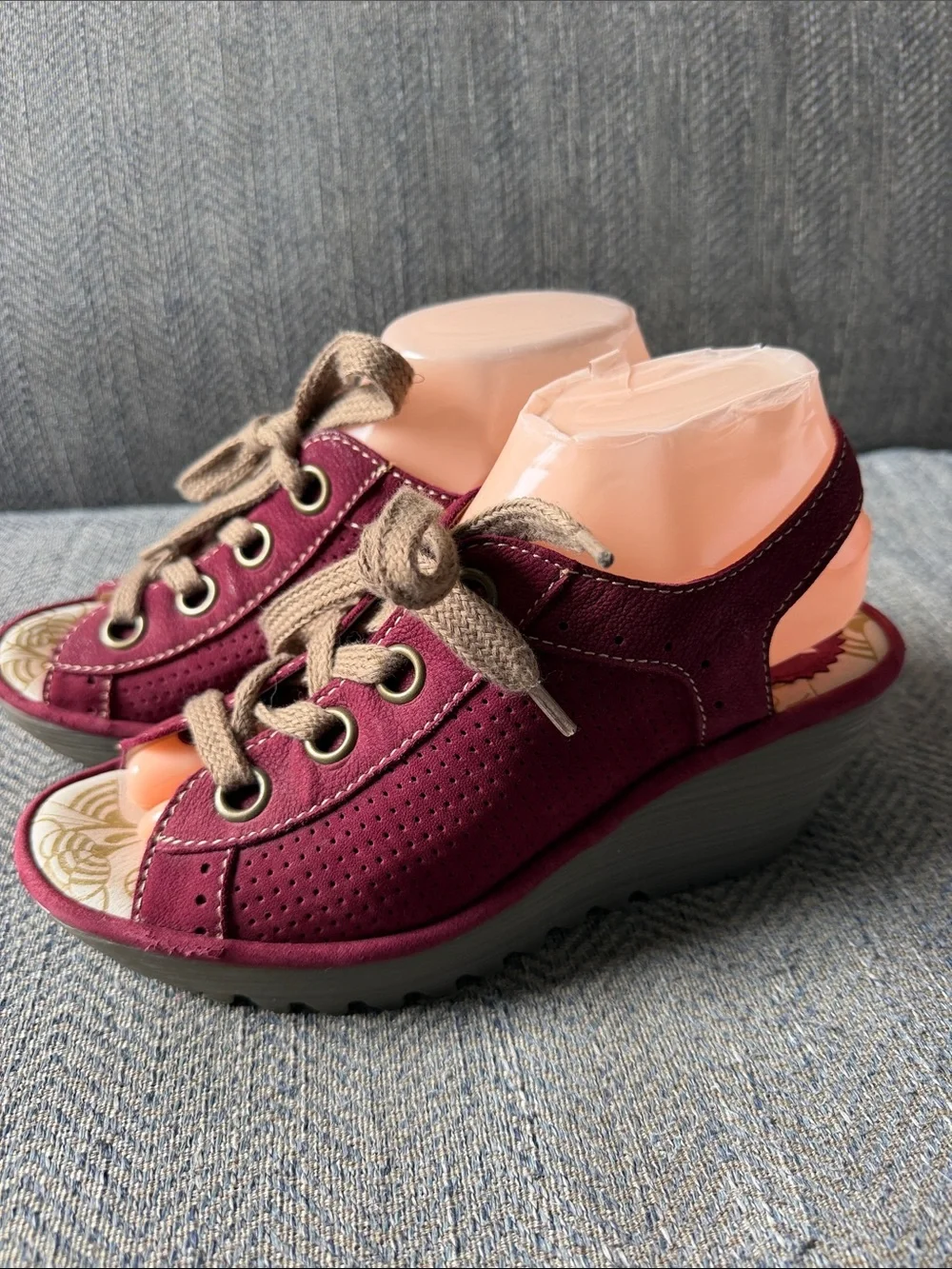 Fly London Women’s Perforated Magenta Rose Leather Lace Up Wedge Sandals Sz: 38